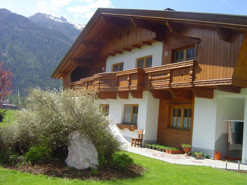 Gstreinhof Langenfeld Exterior photo